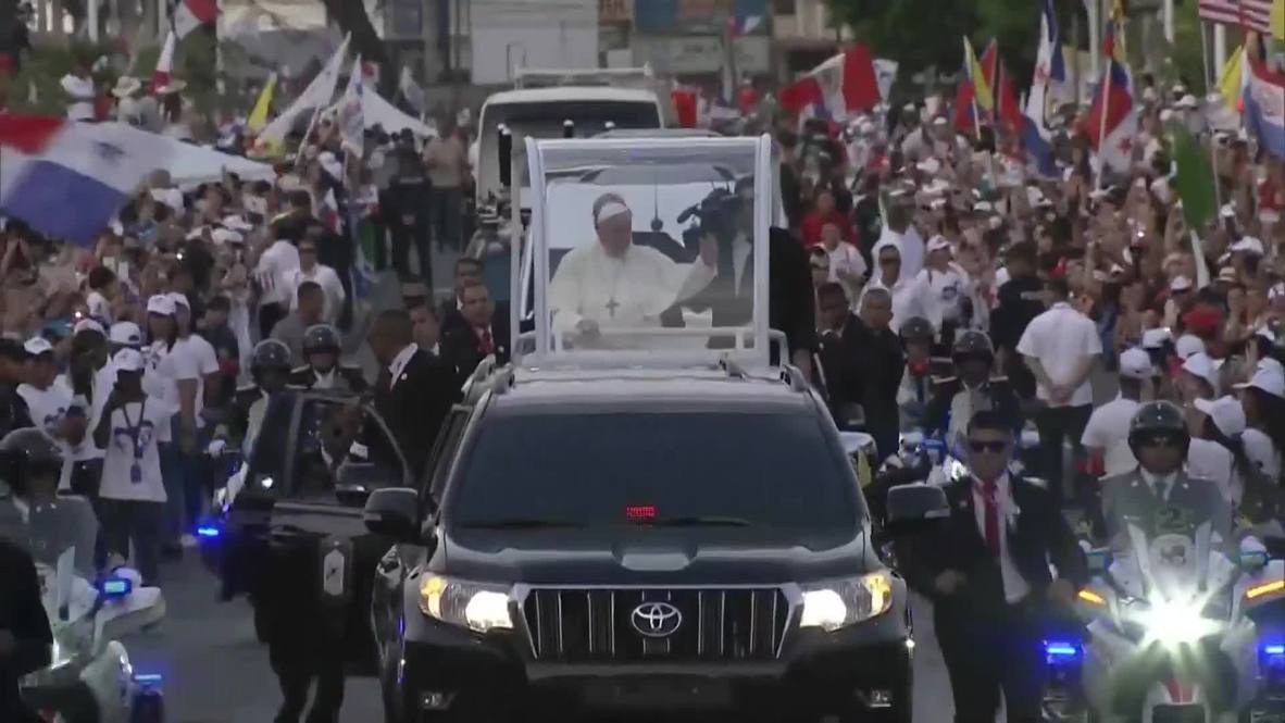 Panama: Pandemonium as Pope Francis arrives for World Youth Day