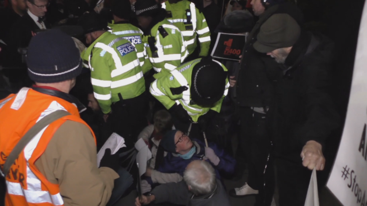 UK: Protesters crash 'arms dealers' dinner in London