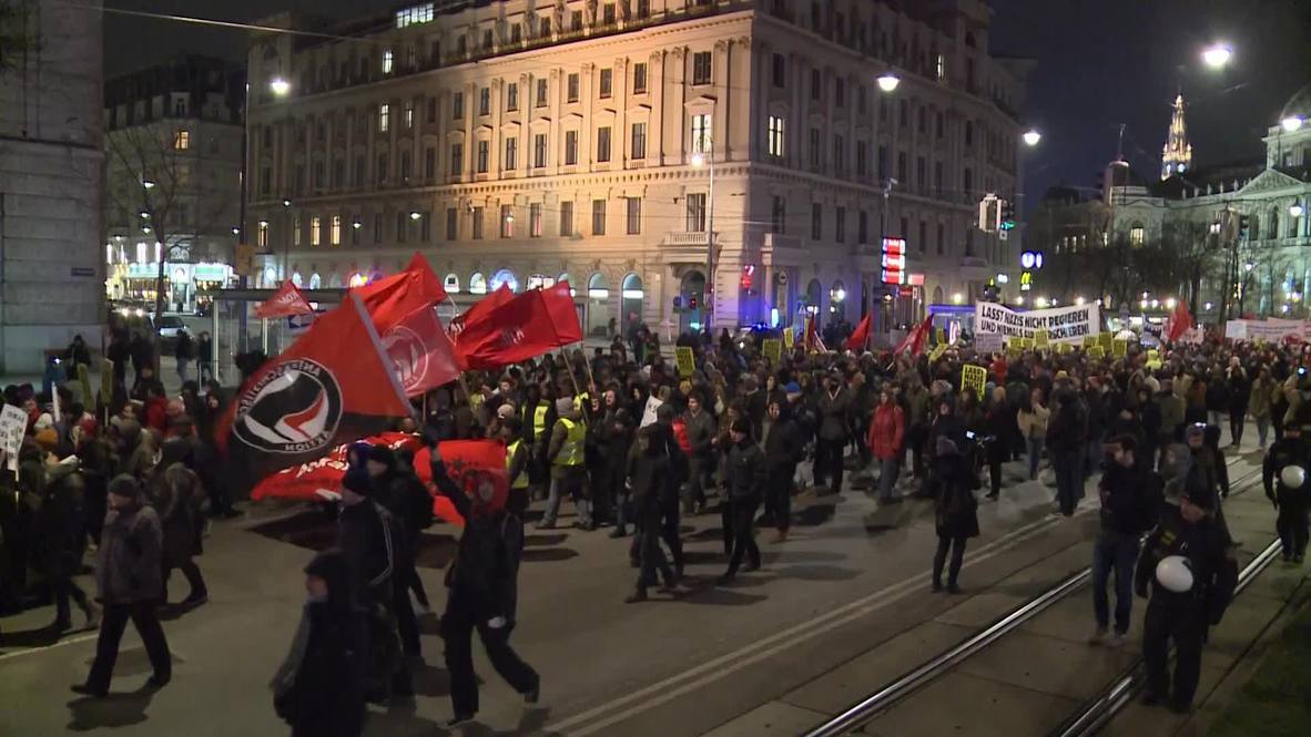 Austria: Protesters condemn annual Freedom Party ball in the Hofburg