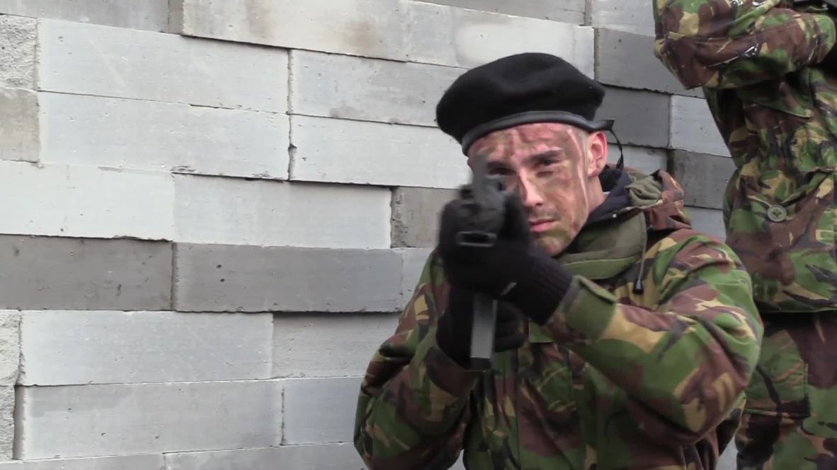 Irlanda: Manifestantes derriban 'muro fronterizo' entre el norte y la República