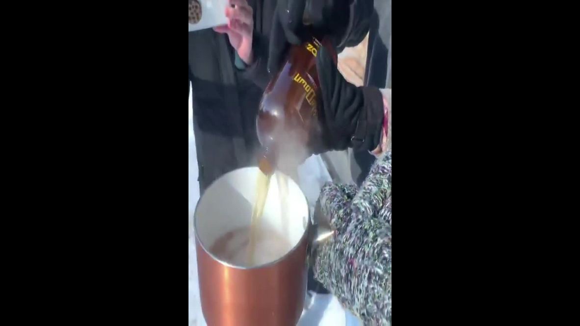 ¡Marchando un granizado de cerveza! El temporal de frío en Chicago deja insólitas imágenes