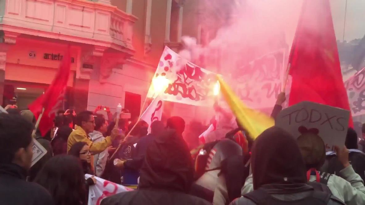 Ecuador: Manifestantes protestan contra las privatizaciones y los despidos propuestos por Moreno