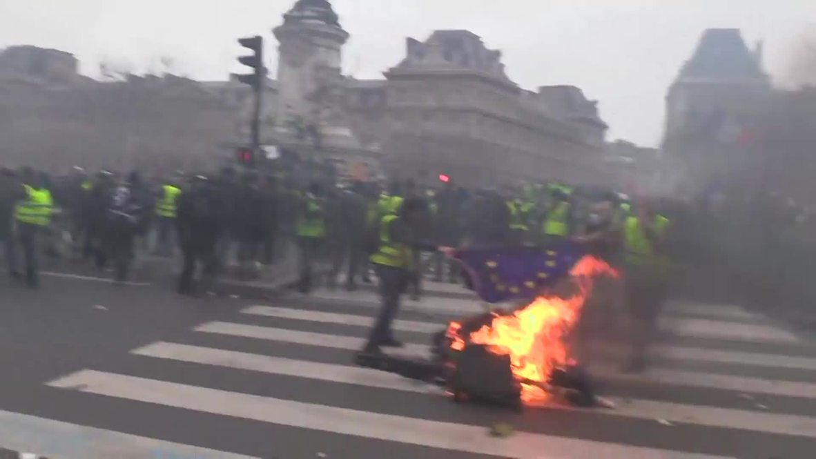 France: Rocks fly amid tear gas as 'Yellow Vest' protesters clash with police