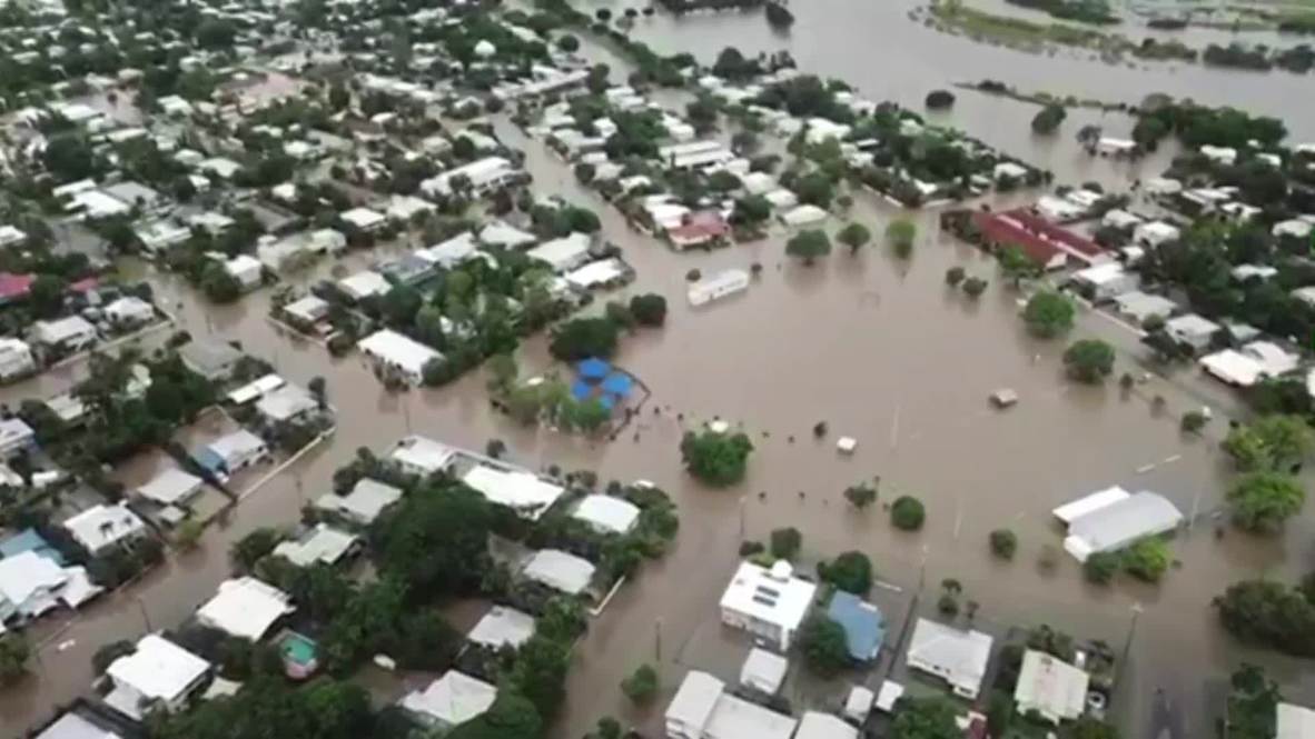Australia: Townsville hit by record flooding as dam gates opened