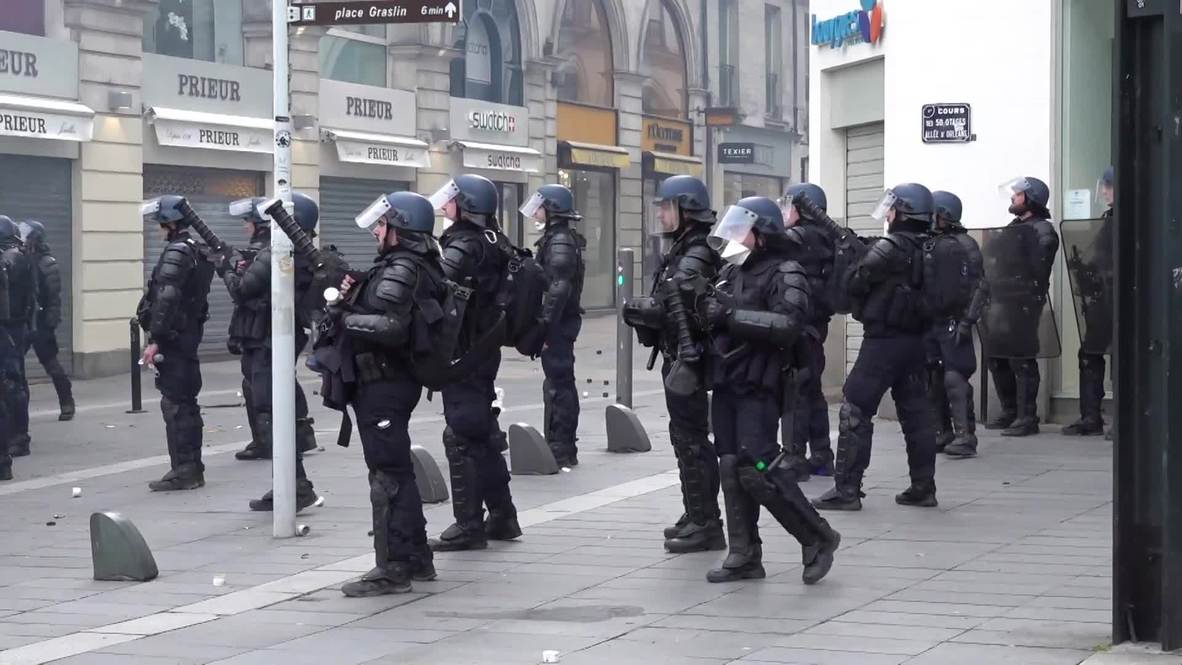 France: Tear gas flies in Nantes as ‘Yellow Vests’ continue into 13th week