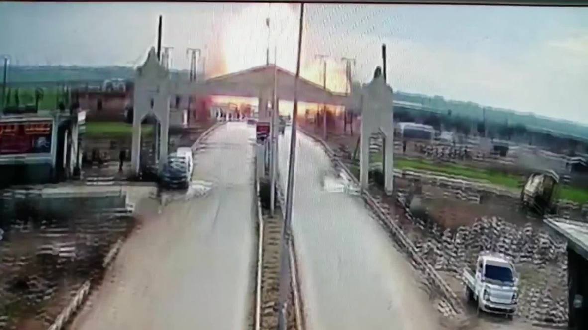 Turquía: Siete heridos tras explosión de coche bomba en puesto de control sirio cerca del cruce fronterizo con Turquía