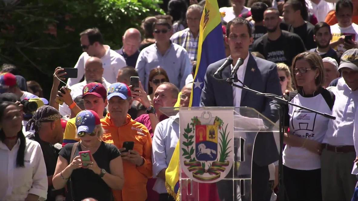 Venezuela: Guaido calls on military to join him during Caracas demo