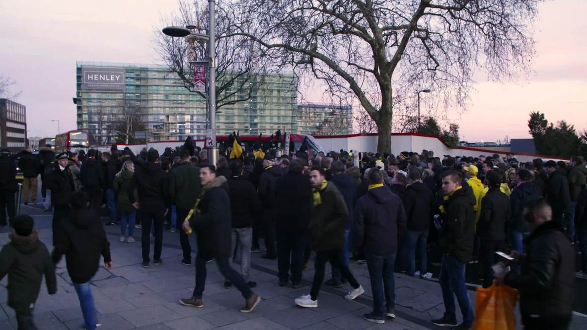 Reino Unido: Aficionados del Borussia Dortmund reunidos antes del partido contra Tottenham