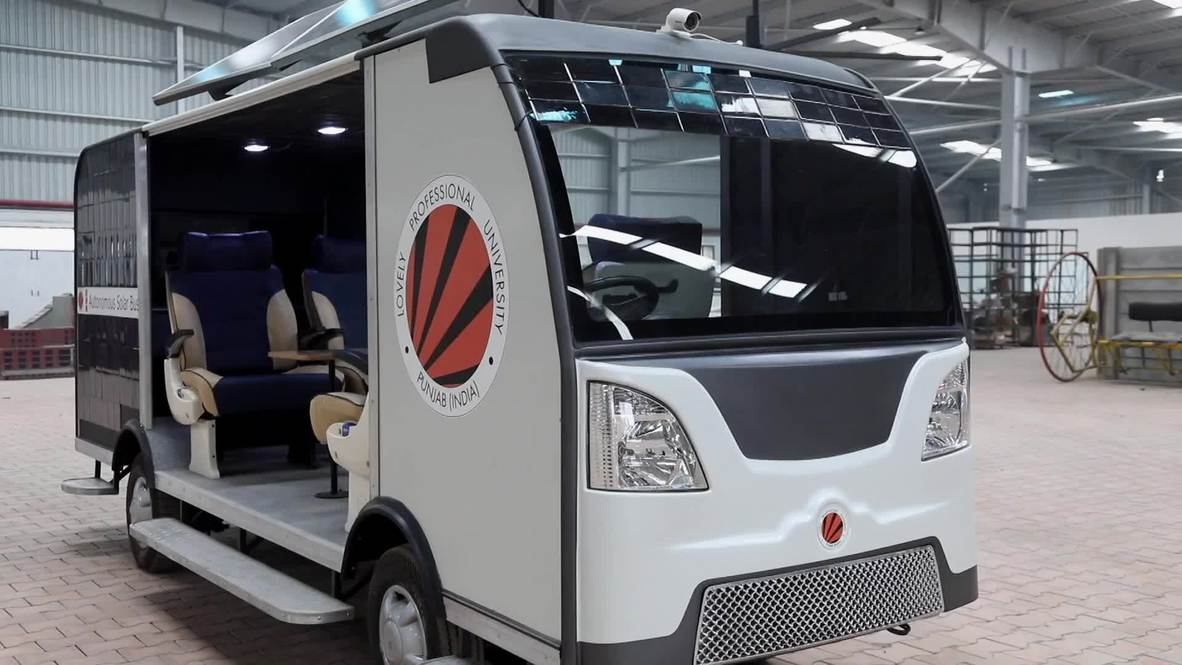 India: Estudiantes crean el primer autobús eléctrico que funciona con energía solar
