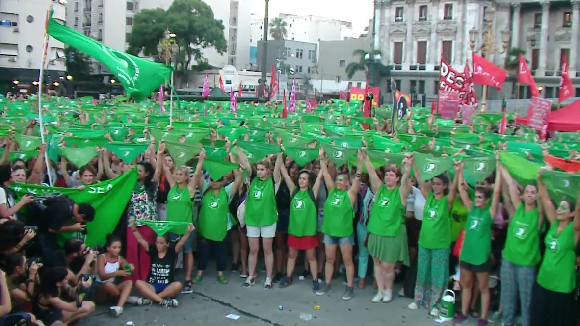 Argentina: Hundreds of women stage pro-choice protest in Buenos Aires