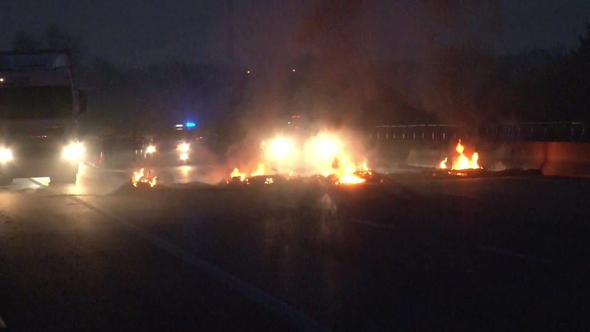 Spain: Motorway blocked with burning tires in Catalan separatist trial protest near Girona