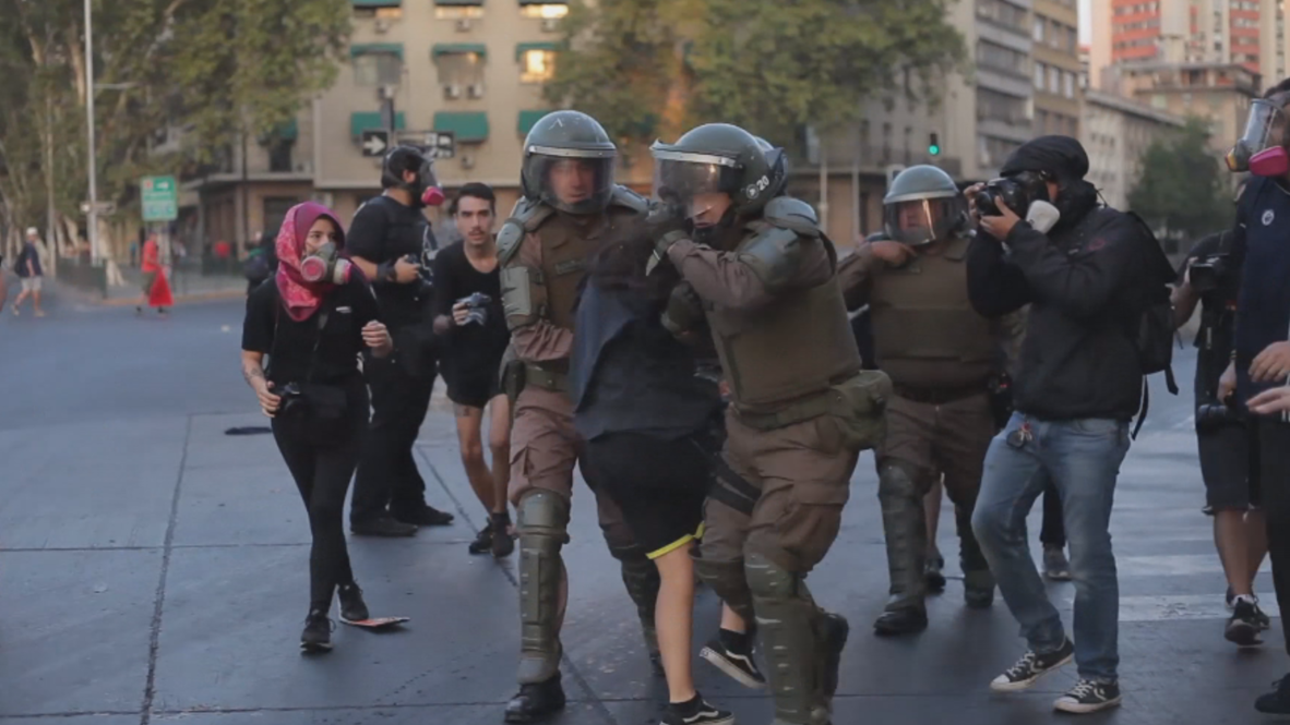 Chile: Demonstrators clash with police at union leader commemoration march