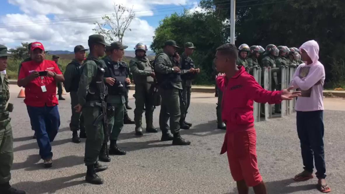 Brasil: Soldados venezolanos bloquean el cruce fronterizo en Paracaima