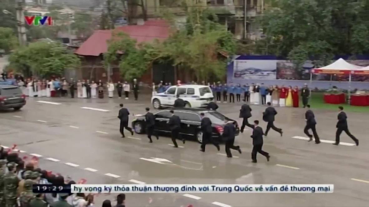 Vietnam: 12 guardaespaldas corren junto al Mercedes de Kim Jong-un en Hanoi