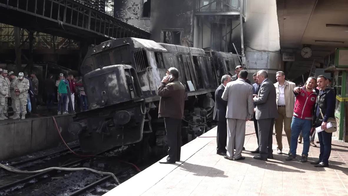 Egypt: Rescue workers on site of deadly Cairo train station crash, fire