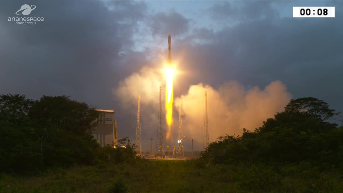 French Guiana: Soyuz rocket launches six OneWeb satellites into orbit