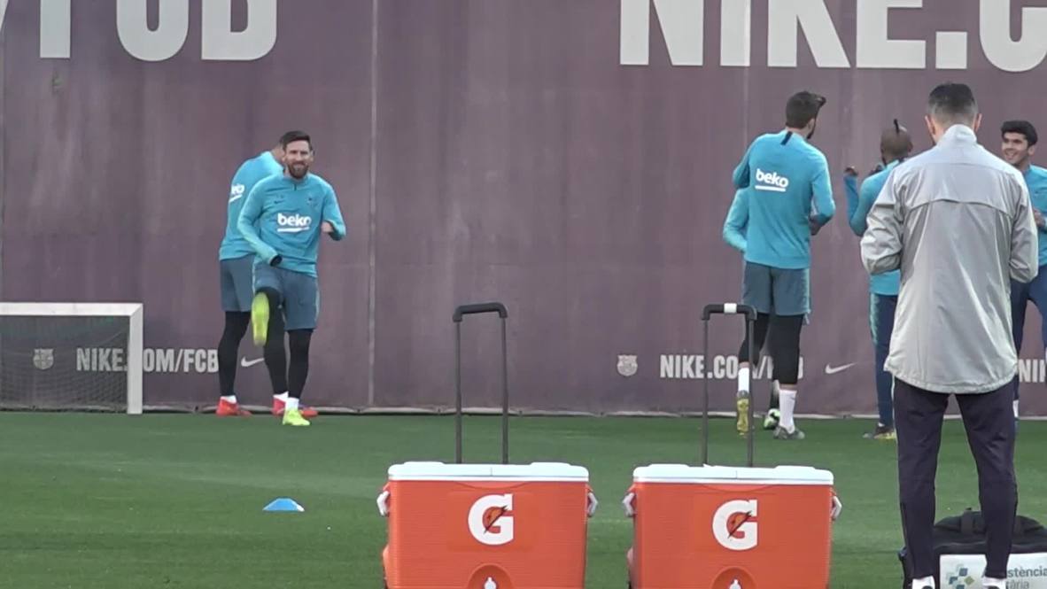 Spain: Valverde leads FC Barcelona training session ahead of 'El Clasico'