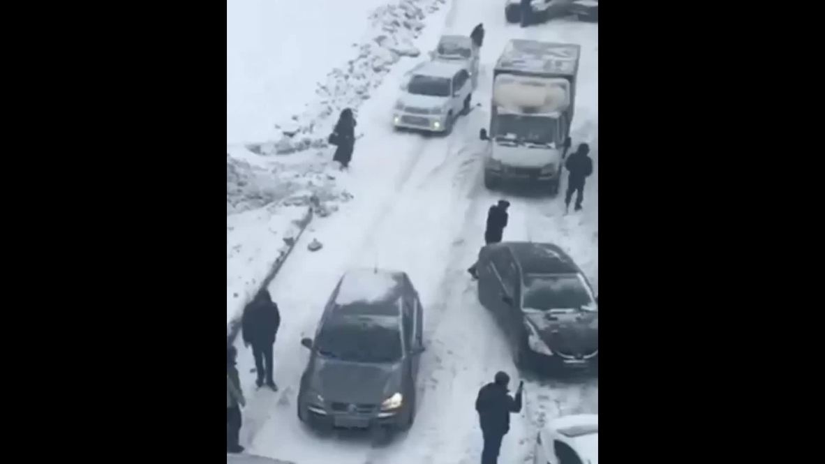 Rusia: Multitudinario accidente en Moscú tras las fuertes nevadas