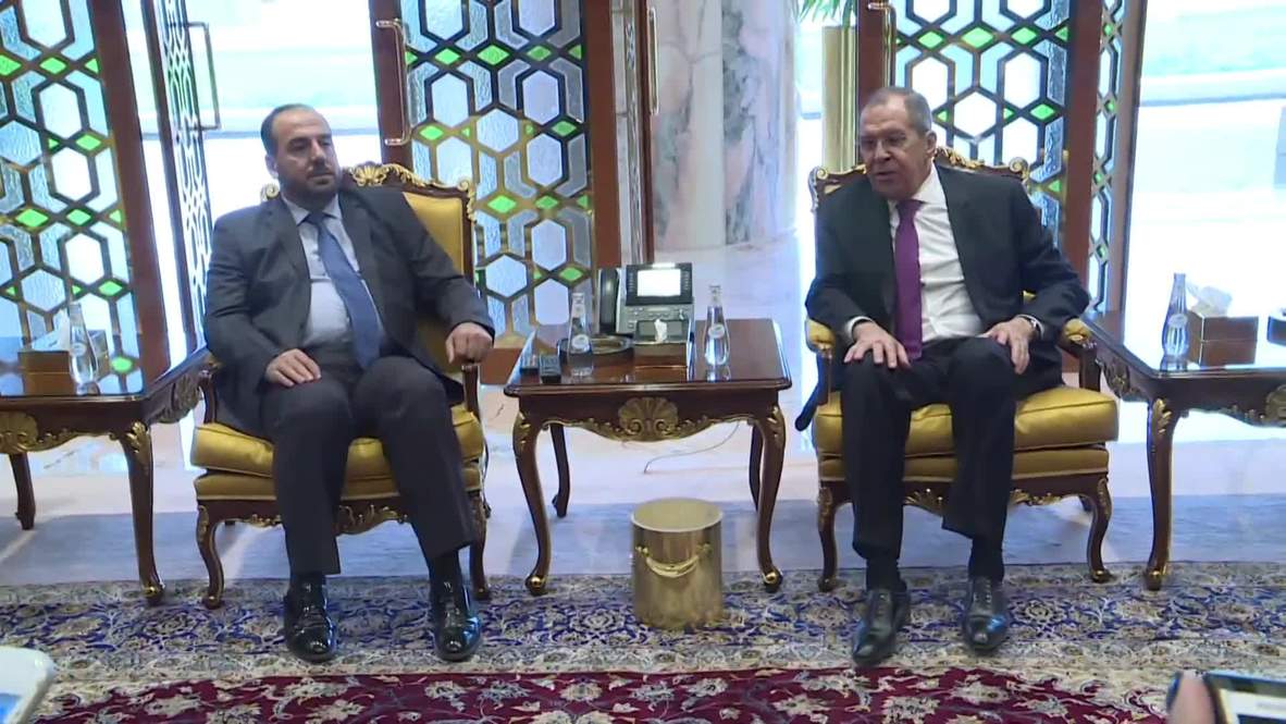 Arabia Saudí: Lavrov se reúne con el líder de la oposición siria en Riad