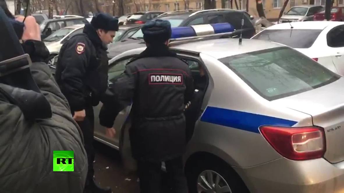 Россия: Женщина, пытавшаяся продать дочь за 1 млн рублей, задержана в Москве *ЭКСКЛЮЗИВ*
