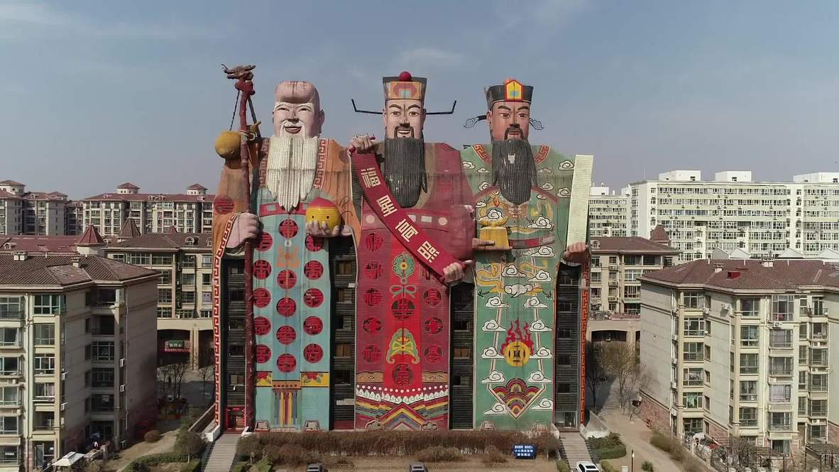 Hotel of the gods! Three giant deities protect Chinese hotel from evil spirits