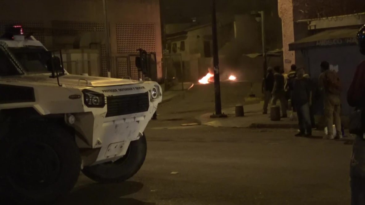 Venezuela: Protesters clash with police in Caracas