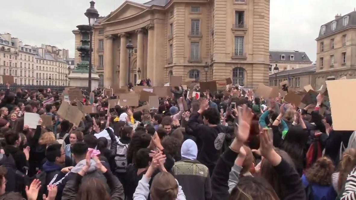 France: 'No Planet B' - Thousands of students join Paris climate change walkout