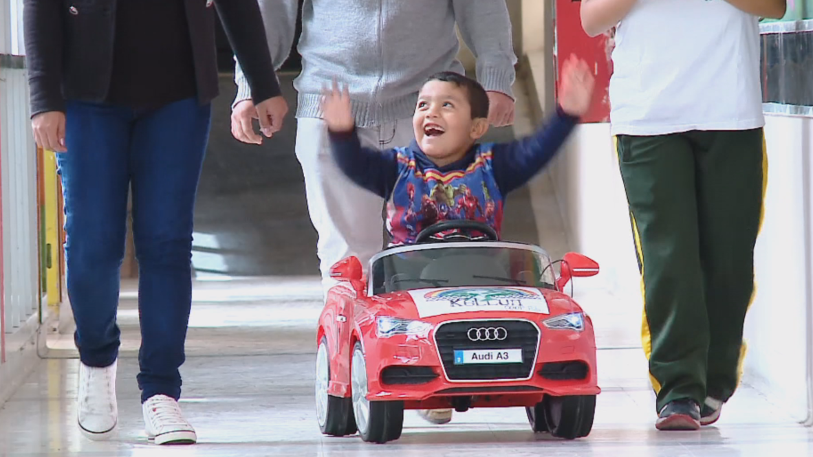 En este hospital argentino los niños llegan al quirófano conduciendo su coche de juguete