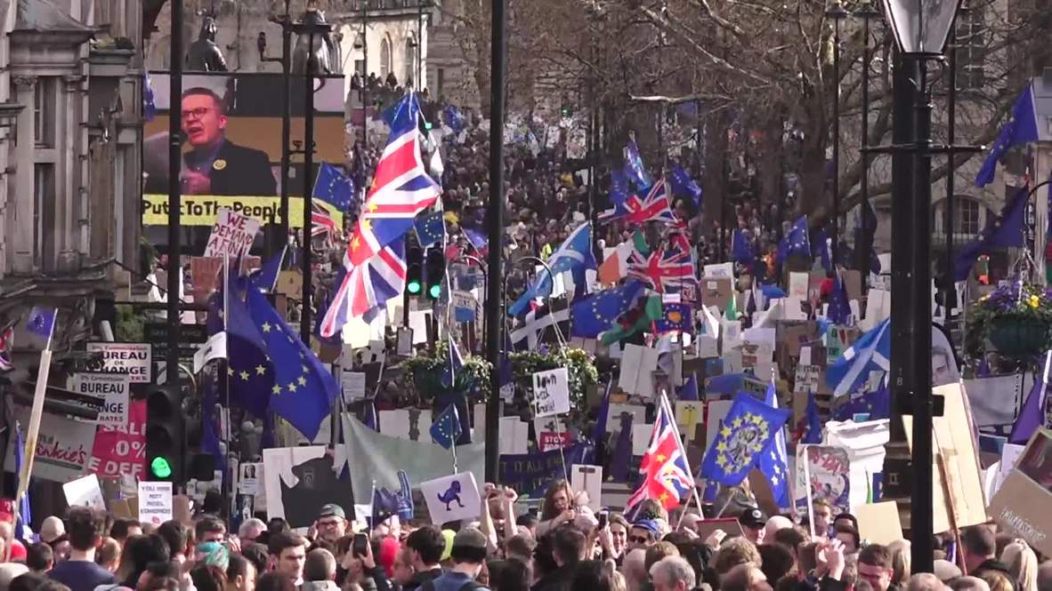 UK: Hundreds of thousands march for second Brexit referendum