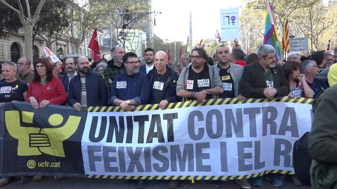 España: Catalanes marchan contra VOX en Barcelona