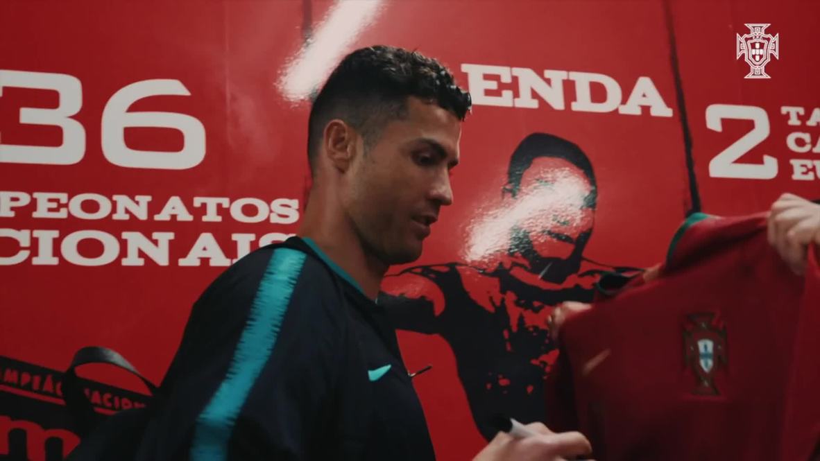 Portugal: Ronaldo and co. sign shirts for Mozambique cyclone victims