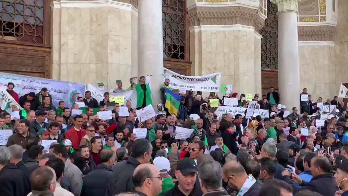 Algeria: Anti-Bouteflika protesters chant slogans against Army Chief Gaid Salah