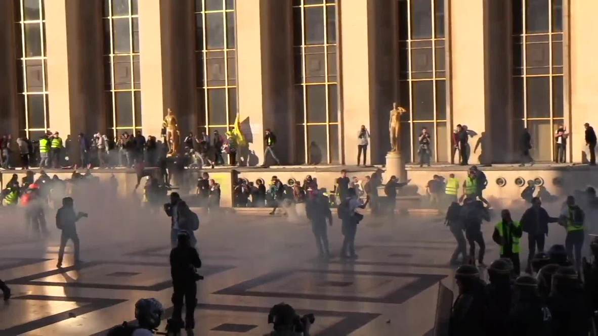 France: Projectiles rain down on Paris police at Yellow Vests protest