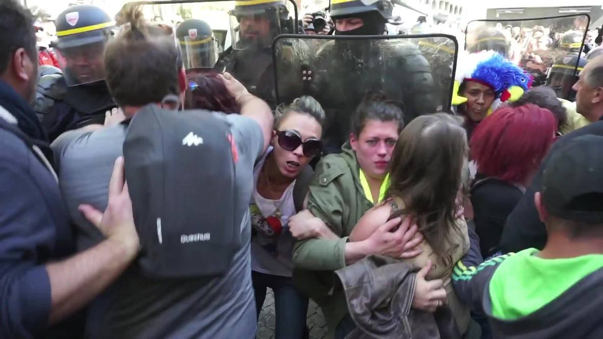 France: Clashes erupt at banned Avignon protest