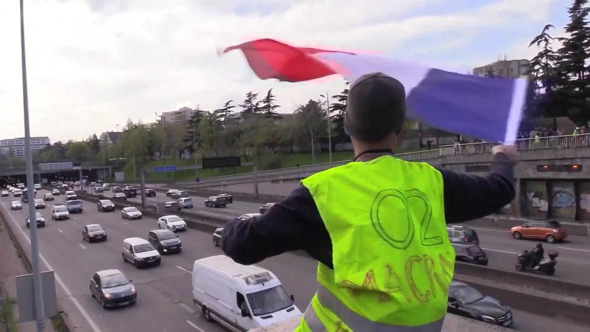 France: Police fire tear gas as Yellow Vests march for 21st straight week