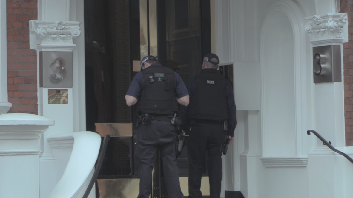 Reino Unido: Policía entra en la embajada ecuatoriana tras los rumores sobre la expulsión de Assange