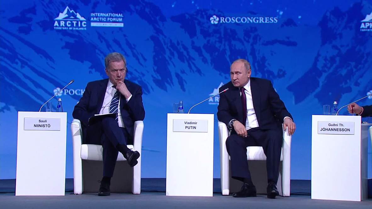 Россия: Путин и премьер-министр Швеции читали Пушкина на Арктическом форуме