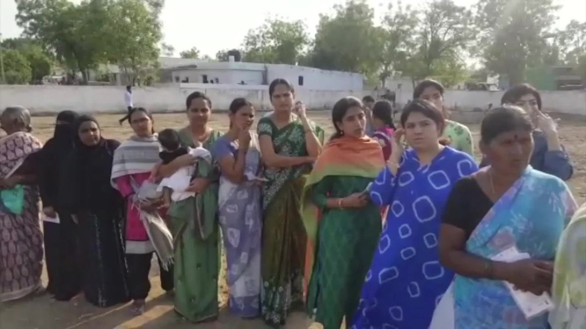 India: Residentes de Andhra Pradesh votan en las elecciones más grandes del mundo