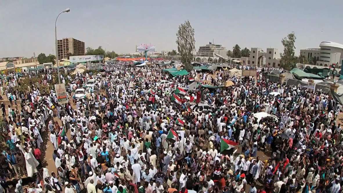 Sudan: 'We want a complete change' – Protesters vow to continue despite al-Bashir’s removal