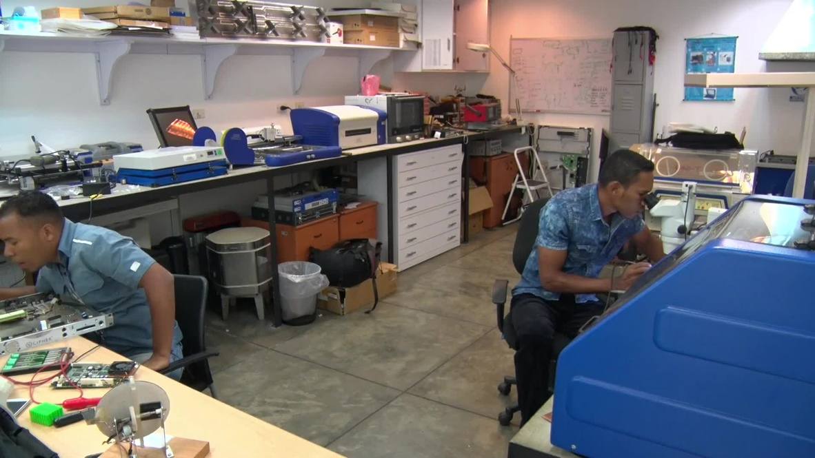 Venezuela: Ingenieros reparan incubadoras en medio del bloqueo económico