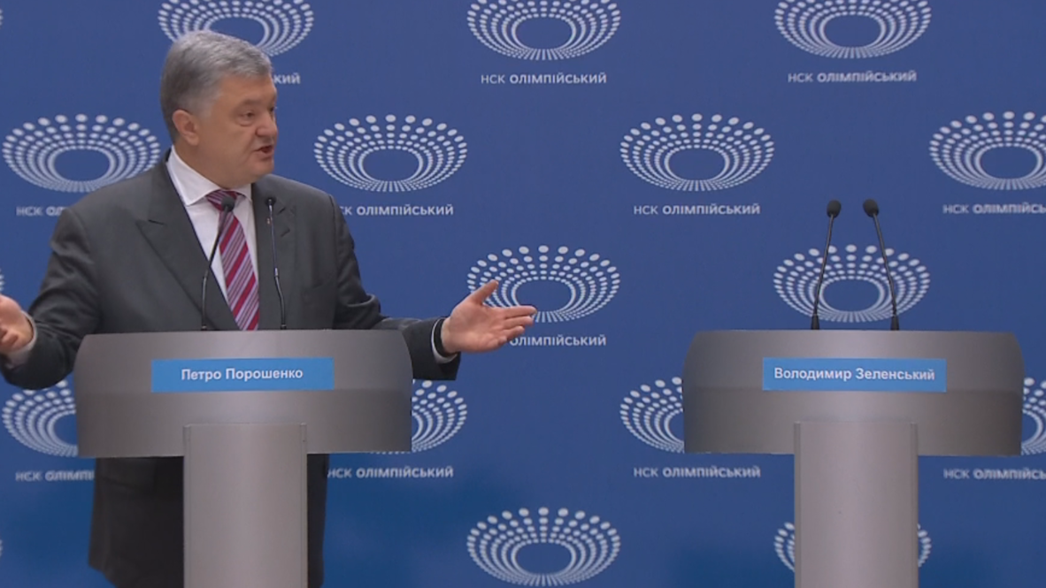 Украина: Порошенко выступал один на пустом подиуме, после того как Зеленский не пришел
