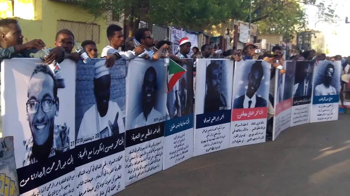 Sudan: Protesters call for civilian government to replace military council