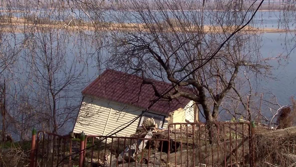 Россия: Оползень разрушил дома в Саратове