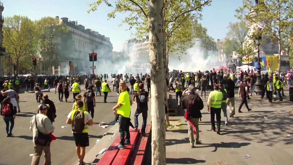 Francia: Chalecos amarillos provocan caos en París