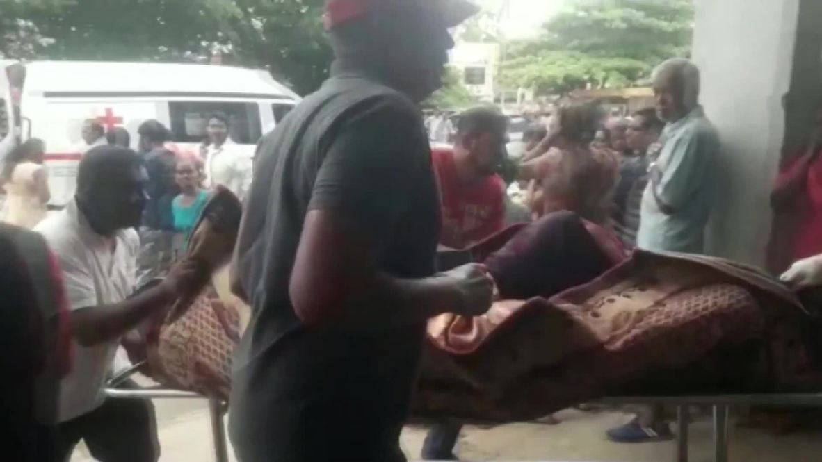 Sri Lanka: Trasladan cuerpos luego de explosión en inglesia de Batticaloa *IMÁGENES FUERTES*