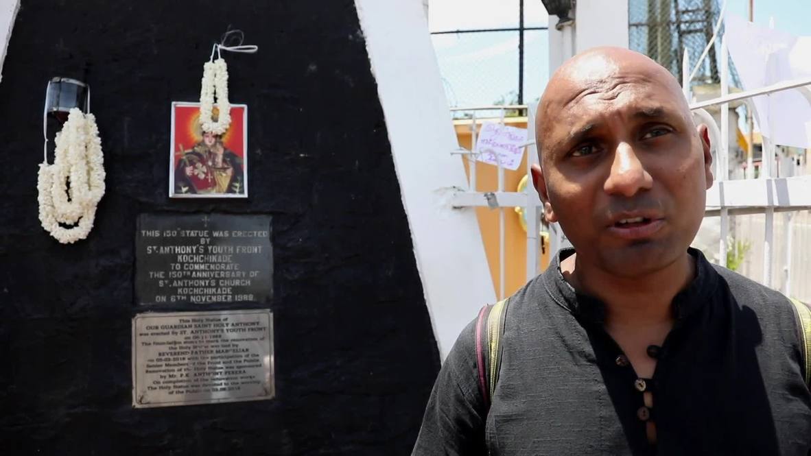 Sri Lanka: Mourners set up vigil outside bombed St Anthony's Church in Colombo