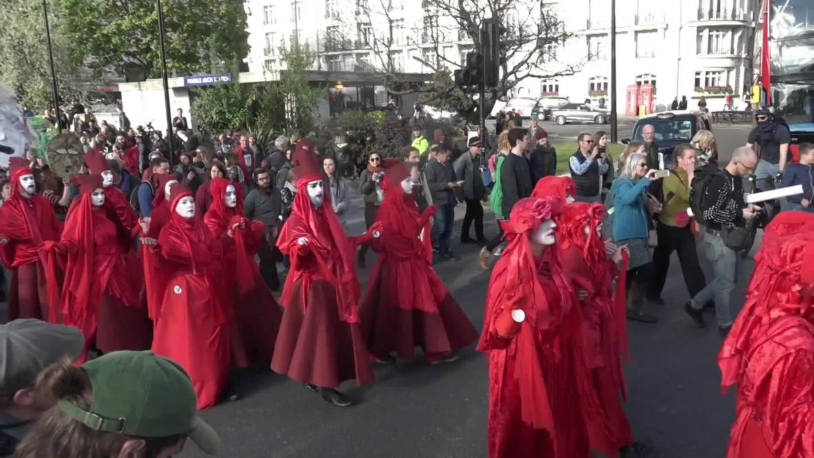 UK: Extinction Rebellion ends London protests with 'closing ceremony'