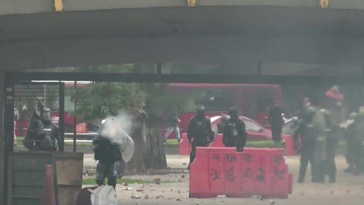 Colombia: Policía y estudiantes se enfrentan en Bogotá