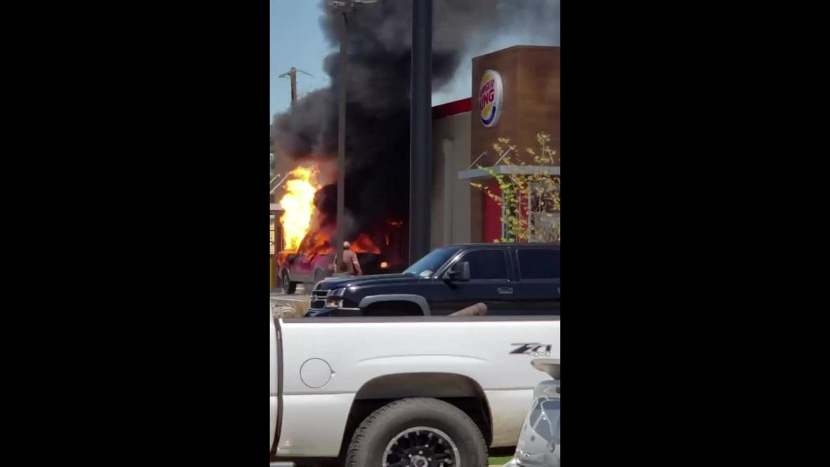 USA: Burning truck blows sky high