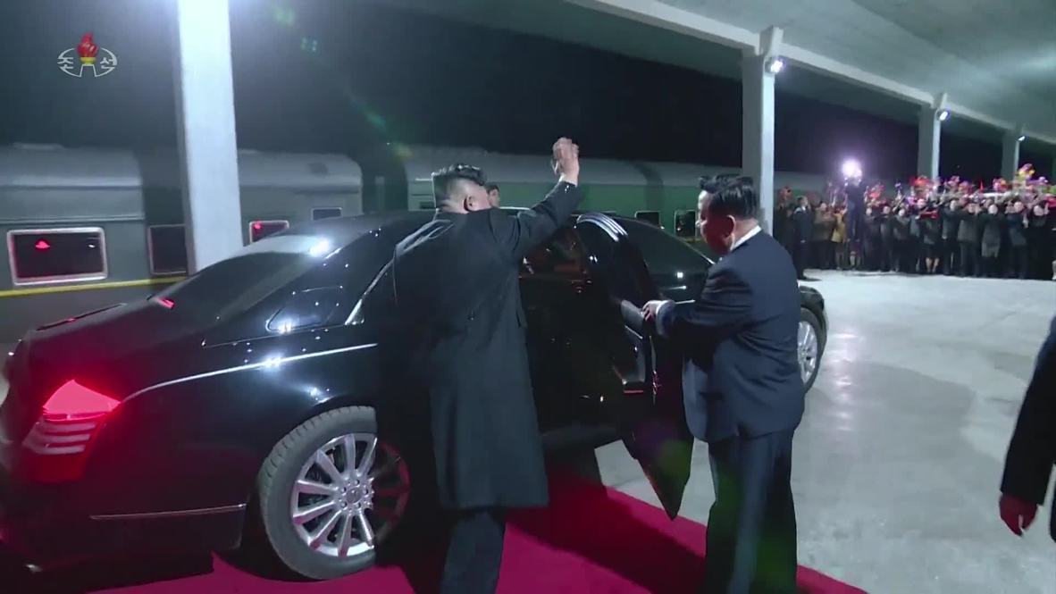 Corea del Norte: Cientos dan la bienvenida a Kim Jong-un en Pyongyang tras la cumbre de Vladivostok.